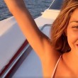 Belen Rodriguez, video su barca: sensuale e... 03