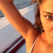 Belen Rodriguez, video su barca: sensuale e... 04