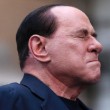 Berlusconi si frattura due dita, incastrate nella portiera dell'auto