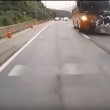 VIDEO YOUTUBE Bus travolge le auto in fila in autostrada: 4 morti, 16 feriti 2