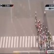 YOUTUBE Ciclismo, pedone attraversa mentre passa la corsa: arrestato