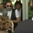 YOUTUBE Gonzalo Higuain all'aeroporto di Torino: pollice in alto e sciarpa Juve5