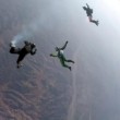 YOUTUBE Si lancia senza paracadute da 7mila metri: è record!01