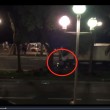 VIDEO YOUTUBE Nizza, poliziotto in scooter affianca attentatore: ucciso