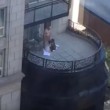 YOUTUBE rapporto a tre su balcone di hotel a Chicago. Video in rete...3