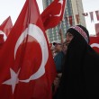 Turchia, Erdogan vieta l'espatrio ai prof. Epurati in 60 mila. "Vi impiccheremo tutti"