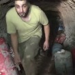 Aleppo, palazzo bombardato: detriti in aria, ribelli scappano nei tunnel4