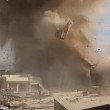 Aleppo, palazzo bombardato: detriti in aria, ribelli scappano nei tunnel2