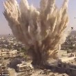 Aleppo, palazzo bombardato: detriti in aria, ribelli scappano nei tunnel