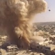 Aleppo, palazzo bombardato: detriti in aria, ribelli scappano nei tunnel9