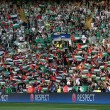 YOUTUBE Celtic, tifosi con bandiere Palestina: in campo squadra israeliana