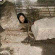 Cina, donna malata di mente vive in gabbia nello scantinato FOTO2