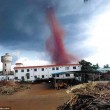 Cina, tornado provoca 7 feriti: il vortice è di color rosso 3