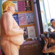 Donald Trump senza veli: statua6