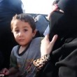 Liberata da Isis, si toglie niqab: figlio prova a fermarla5