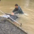Louisiana, salva donna e cane da auto che affonda4