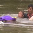 Louisiana, salva donna e cane da auto che affonda6