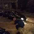 Maryland, donna salvata da catena umana durante alluvione4
