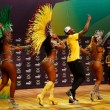 YOUTUBE Rio 2016: Usain Bolt, "trenino" con ballerine samba3