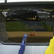 Rio 2016, pietre contro navetta giornalisti Parco Olimpico2