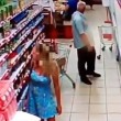 Russia, anziano filma sotto le gonne al supermercato2