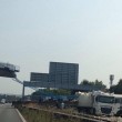 YOUTUBE Ponte pedonale crolla su autostrada in Gran Bretagna 5