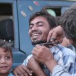 Siria, Manbij liberata Isis: barba tagliata, burka bruciato7
