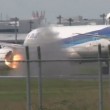 Motore Boeing esplode durante il decollo2
