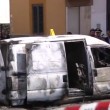 YOUTUBE Vernole: assalto a portavalori, auto e furgone bruciati