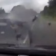 YOUTUBE Incidente choc: ragazzi volano fuori dall'auto dopo impatto