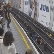 Metro Londra: salva uomo su binari. Caccia all'eroe misterioso8
