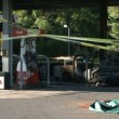 VIDEO YOUTUBE Incidente al distributore di benzina: madre salva i figli