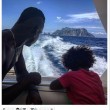 Mario Balotelli versione papà: in barca con Pia