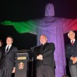 Olimpiadi Rio, il Cristo diventa tricolore. Renzi: "Spero ori azzurri"01