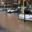 Roma, bomba d'acqua paralizza città: metro in tilt, strade allagate...03