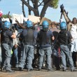 Ventimiglia, migranti sfondano confine: a nuoto fino in Francia, occupano scogliera9