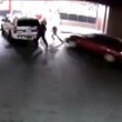 Auto investe 3 poliziotti fermi e finisce contro vetrina, arrestato8
