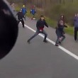 Calais, camionista sbanda col tir per allontanare migranti 5