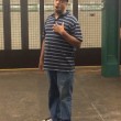 Canta "unchained Melody" nella metro di New York5