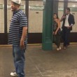 Canta "unchained Melody" nella metro di New York4