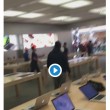 Francia, entra in un negozio Apple e distrugge gli iPhone uno per uno