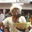 India, si fa mordere sulla lingua da un cobra per sballarsi 5