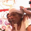 India, si fa mordere sulla lingua da un cobra per sballarsi