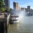 Londra, nave turistica finisce contro molo