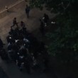 Manchester, 100 giovani in uniforme scolastica si picchiano in strada3