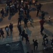 Manchester, 100 giovani in uniforme scolastica si picchiano in strada4