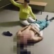 YOUTUBE Medico gli chiede impegnativa, paziente lo massacra di botte
