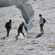 Monte Bianco, turisti in shorts saltellano tra i crepacci FOTO8