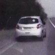 Poliziotto eroe salva madre collassata al volante, col bimbo in macchina3