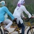 Iran, donne: vietato andare in bici. E la protesta femminile è social FOTO 2